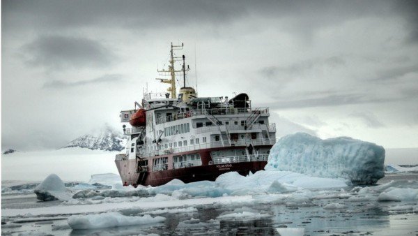 Растущая площадь льдов в Антарктике мешает ученым и морякам