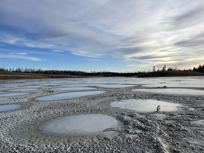 Озеро Последний шанс в Британской Колумбии, Канада, является современным аналогом содовых озер, которые, возможно, способствовали появлению клеток на ранней Земле