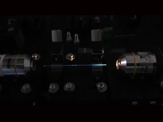 Установка для измерения спектров пропускания микроструктурных волокон с полой сердцевиной. Фото: Виктор Воробьев / предоставлено пресс-службой Сколковского института науки и технологий