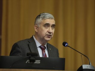 Академику Фортову — 80 лет! В ОИВТ РАН открылась мемориальная доска в память о великом ученом. Фото: Ольга Мерзлякова / Научная Россия