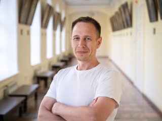 Соавтор исследования, профессор кафедры квантовой теории поля и ведущий научный сотрудник лаборатории теоретической и математической физики физфака ТГУ Петр Олегович Казинский. Фото: Владимир Костенков / пресс-служба ТГУ