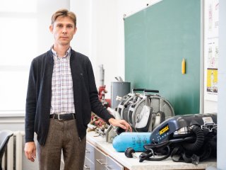 Соавтор исследования, профессор кафедры безопасности и экологии горного производства МИСИС доктор технических наук Сергей Сергеевич Кобылкин. Фото: Сергей Гнусков / пресс-служба НИТУ МИСИС
