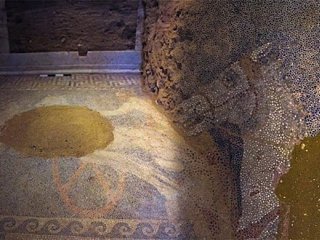 Редкой красоты мозаика найдена в гробнице в Греции