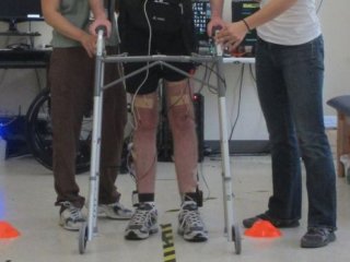 Устройство для чтения сигналов мозга позволило парализованному ходить