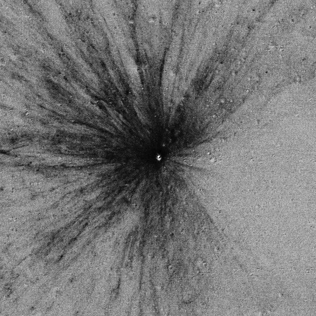 Две сотни новых кратеров появилось на Луне всего за семь лет