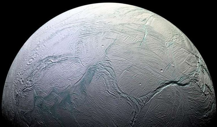 "Кассини" обнаружила на спутнике Сатурна сложные органические молекулы
