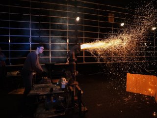 Экспериментальная работа генератора горящих и тлеющих частиц. Фото: Денис Петрович Касымов