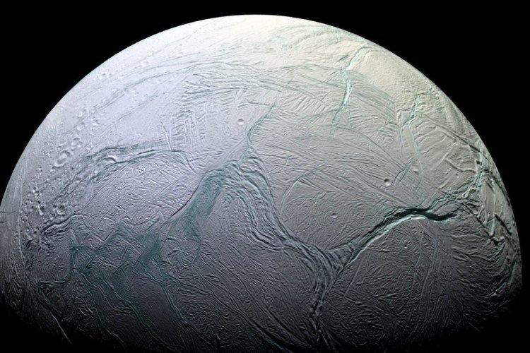 Энцелад. Фото: NASA