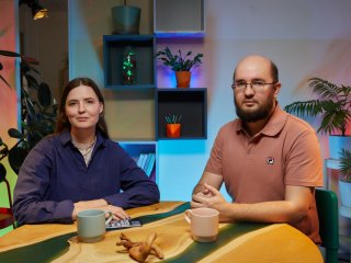 Океанолог Игорь Медведев и корреспондент портала «Научная Россия» Янина Хужина. Фото: Елена Либрик / «Научная Россия»