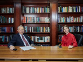 Академик Александр Дынкин и корреспондент портала «Научная Россия» Янина Хужина. Фото: Елена Либрик / «Научная Россия» архив