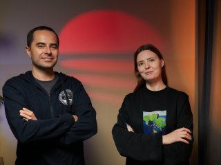 Метеоролог Максим Червяков и корреспондент портала «Научная Россия» Янина Хужина. Фото: Елена Либрик / «Научная Россия»