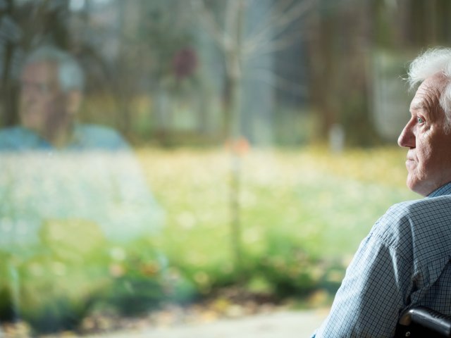 Боли в спине связаны с ухудшением качества сна. Фото: ru.123rf.com