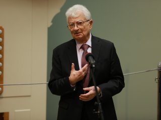 Лауреатов премии OGANESSON–2025 наградили в зале Микеланджело Пушкинского музея. Фото: Николай Малахин / Научная Россия