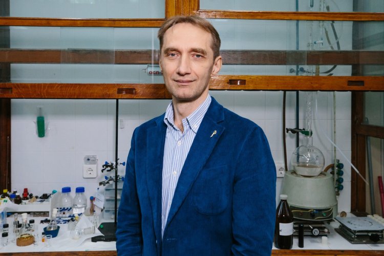 Заведующий лабораторией металлокомплексных и наноразмерных катализаторов ИОХ РАН академик Валентин Павлович Анаников.Фото: Ольга Мерзлякова / «Научная Россия»