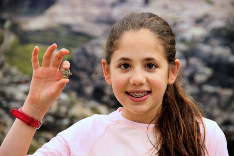 12-летняя девочка нашла древнеегипетский амулет