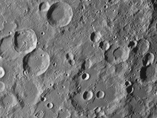 Двести новых кратеров появилось на Луне всего за семь лет