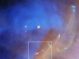 «Хаббл» увидел стремительную струю от молодой звезды в туманности Бегущий человек