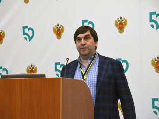 Докладчик Б.Н. Каримов (автор фото: Лошаков А.А., ФМБЦ им. А.И. Бурназяна)