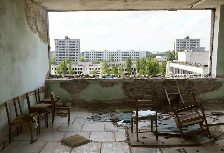 Вид на город-призрак Припять, расположенный в Чернобыльской зоне отчуждения. Автор: Сергей Супинский. Источник: AFP Photo
