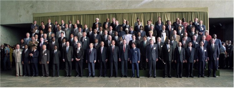 Мировые лидеры на Саммите Земли в Рио-де-Жанейро, Бразилия, 13 июня 1992 г.
