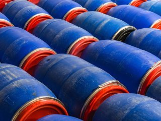 В российской Арктике появятся бочки из нового полимерного материала. Фото: wirestock / фотобанк Freepik