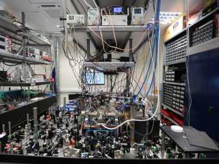 Ученые физического факультета МГУ показали свои разработки в преддверии фестиваля NAUKA 0+. Фото: Ольга Мерзлякова / «Научная Россия»