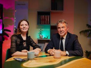 Корреспондент портала «Научная Россия» Янина Хужина и профессор МГУ Александр Студеникин. Фото: Елена Либрик / «Научная Россия»