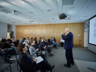 На фотонах и нейтральных атомах: журналистам показали квантовые вычислители МГУ. Фото: Елена Либрик / «Научная Россия»