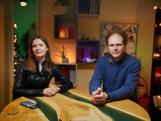 Корреспондент портала «Научная Россия» Янина Хужина и астрофизик Сергей Пилипенко. Фото: Елена Либрик / «Научная Россия»