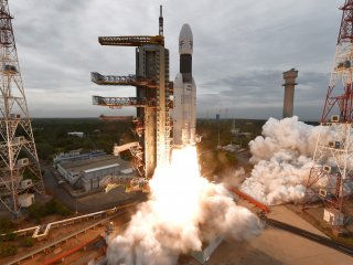 Индийская межпланетная станция «Чандраян-2» отправилась на Луну