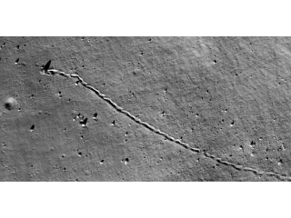 Ученые составили первую подробную карту камнепадов на Луне