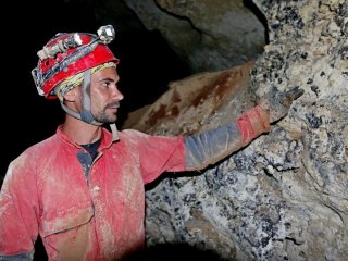 В пещере "Таврида" нашли уникальные минералы