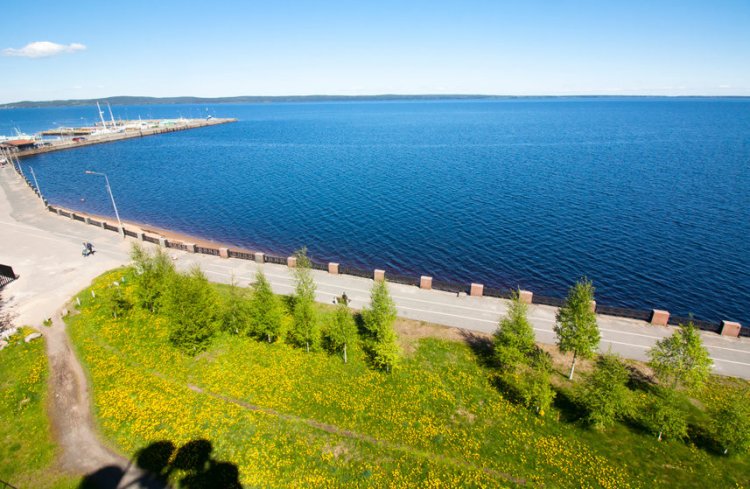 Онежское озеро — источник питьевой воды для нескольких регионов России. Источник фото: фотобанк 123RF