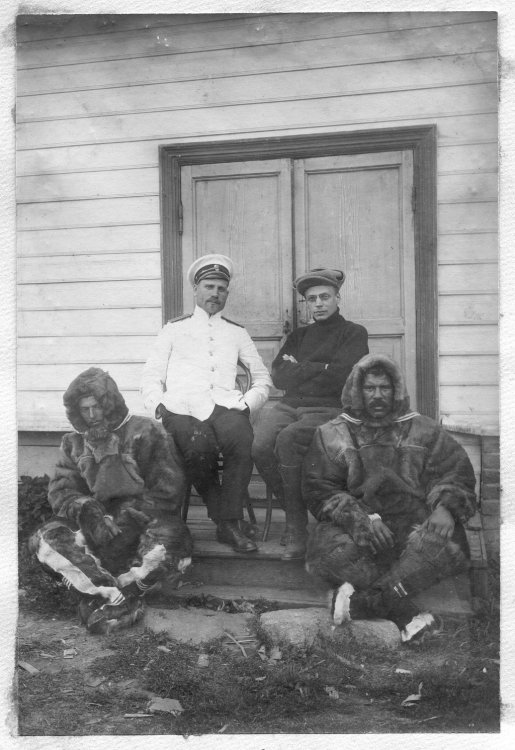 Седов Георгий Яковлевич, Визе Владимир Юльевич и члены экспедиции во время зимовки