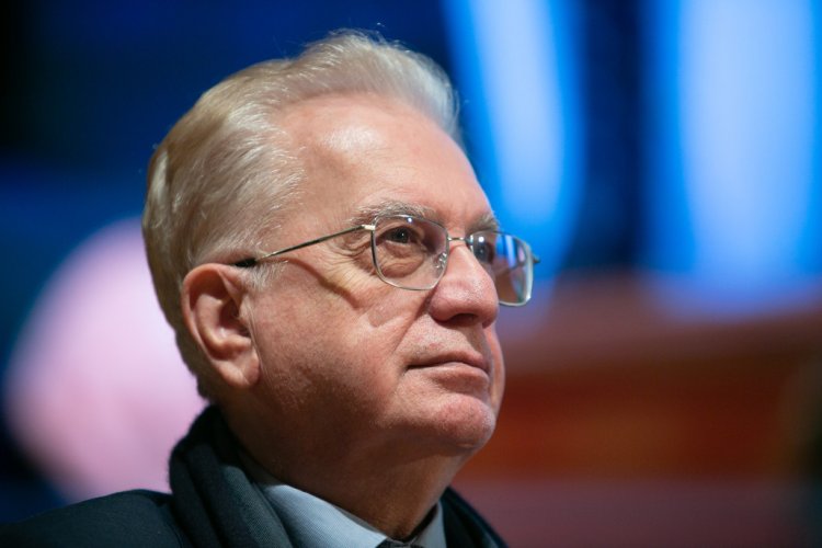 М.Б. Пиотровский на вручении Демидовских премий