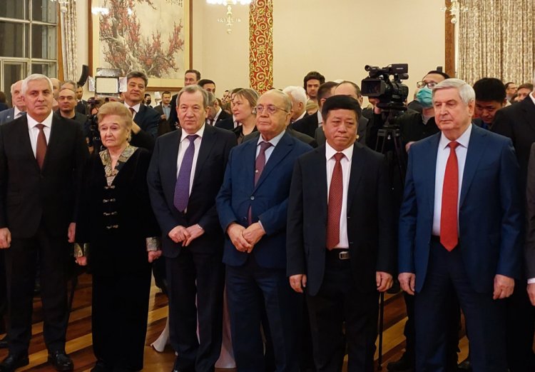 Члены РАН и посол КНР в России Чжан Ханьхуэй / Источник фото: РАН