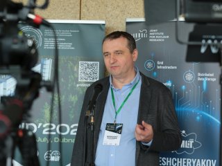 В ОИЯИ продемонстрировали обновленный суперкомпьютер «Говорун». Фото: Ольга Мерзлякова / Научная Россия