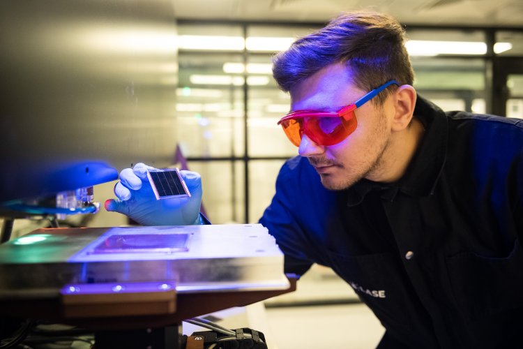 В лаборатории перспективной солнечной энергетики НИТУ МИСИС.Источник фото: пресс-служба НИТУ МИСИС