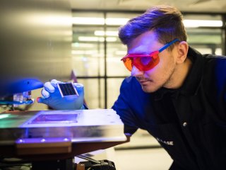 В лаборатории перспективной солнечной энергетики НИТУ МИСИС. Источник пресс-служба НИТУ МИСИС