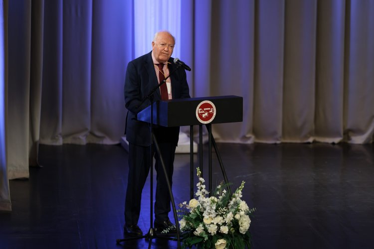 Заместитель генерального секретаря ООН, министр иностранных дел Испании (2004–2010), почетный доктор СПбГУП Мигель Моратинос выступает на XXIII Международных Лихачевских научных чтениях в СПбГУП 22 мая 2025 г. Фото: архив СПбГУП