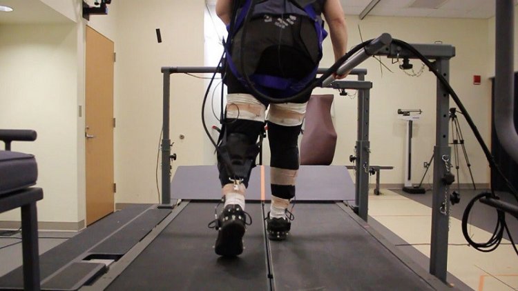 Роботизированный экзоскелет поможет встать на ноги жертвам инсульта