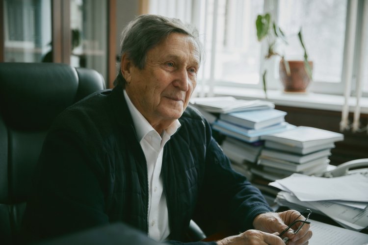 Интервью с академиком А.П. Деревянко. Фото: Елена Либрик / Научная Россия