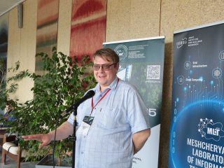В ОИЯИ продемонстрировали обновленный суперкомпьютер «Говорун». Фото: Ольга Мерзлякова / Научная Россия