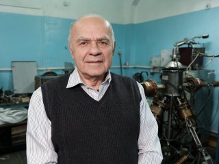 Григорий Чурилов, д.т.н., заведующий лабораторией аналитических методов исследования вещества Института физики им. Л.В. Киренского СО РАН. Фото Анастасии Тамаровской  ФИЦ КНЦ СО РАН