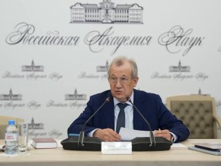 Президиум РАН заслушал доклады лауреатов Государственных премий в области науки и технологий 2025 г. Источник фото: Российская академия наук