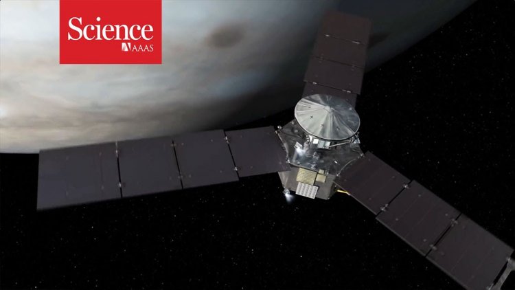Струи аммиака, громадные бури и потоки электронов украшают атмосферу Юпитера
