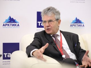 Александр Сергеев принимает участие в Арктическом форуме 2019