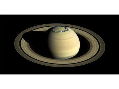 На последних снимках «Кассини» хорошо видны полярные сияния на Сатурне