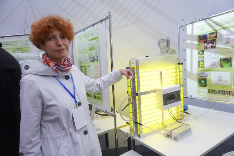 Выращивание водорослей в фотобиореакторе позволяет из небольшой пробирки производить сырье в ускоренном масштабе