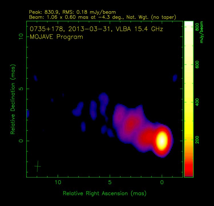 Изображение джета блазара PKS 0735+178, полученное на длине волны 2 см системой апертурного синтеза VLBA в рамках проекта MOJAVE
